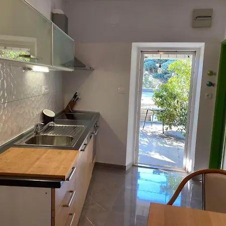 Terrace Apartment *