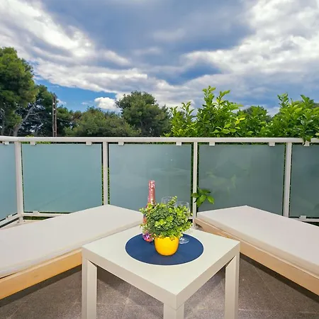 Terrace Apartment *